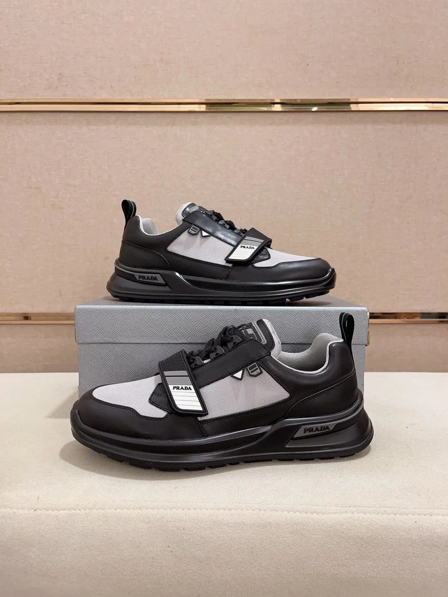 Factory price 620💰 ✔️✔️✔️Higher version High-quality new PRADA (Prada) counters are launched simultaneously. New men's shoes and 😘fabric are made of high-tech glue-spraying technology. Lining: Full cowhide lining. 👍🏿 High-end ☄️ air-cushion molded anti-slip rubber outsole, exquisite lines, simple and elegant, comfortable and high-end for leisure travel. Code number: 38 to 44 (45 is custom-made and cannot be returned or exchanged)